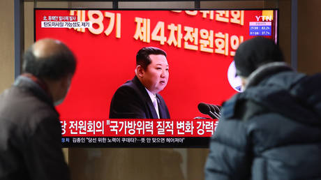 North Korean leader Kim Jong-un is shown on TV in Seoul, South Korea. © Getty Images/Chung Sung-Jun