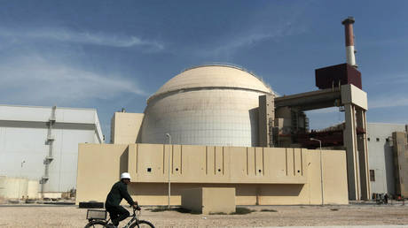 FILE PHOTO: A worker rides a bicycle in front of the reactor building of the Bushehr nuclear power plant, outside Bushehr, Iran, October 26, 2010 © AP / Majid Asgaripour