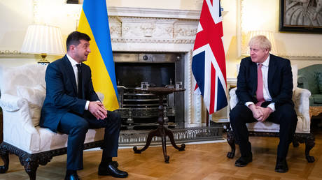 FILE PHOTO: Prime Minister Boris Johnson (R) during a meeting with President of Ukraine, Volodymyr Zelenskyy. © Aaron Chown - WPA Pool / Getty Images