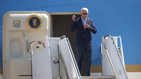 FILE PHOTO: Joe Biden walks off of Air Force One at Mather Airport in California, September 13, 2021 © Getty Images / Justin Sullivan