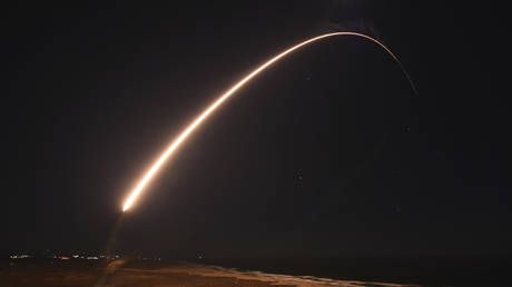 FILE PHOTO: An unarmed Minuteman 3 intercontinental ballistic missile launches during an operation test at Vandenberg Air Force Base, California, February 23, 2021 © AP / US Army Space and Missile Defense Command