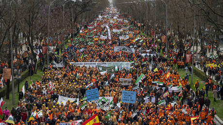 Thousands of protesters take part in a demonstration organised by farmer trade unions and hunting federations demanding 'a future for the countryside' in Madrid, Spain. © Miguel Candela / SOPA Images / LightRocket via Getty Images