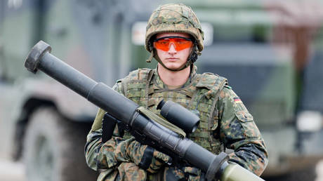FILE PHOTO: A soldier holds a Panzerfaust anti-tank rocket launcher at the Munster military training area in Lower Saxony, Germany, October 14, 2016 © Getty Images / Sebastian Gollnow