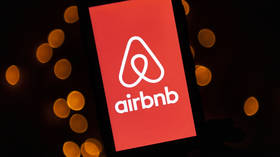 Airbnb прекращает работу в России