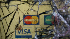 Visa и MasterCard приостанавливают операции в России