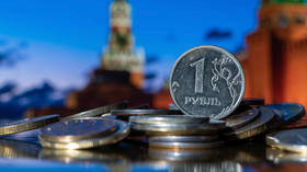 Рубль растет на фоне санкций