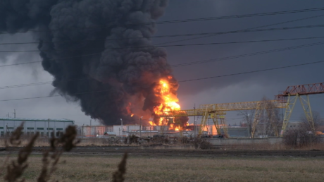 Fire at oil depot in Belgorod Region, Russia. © RT