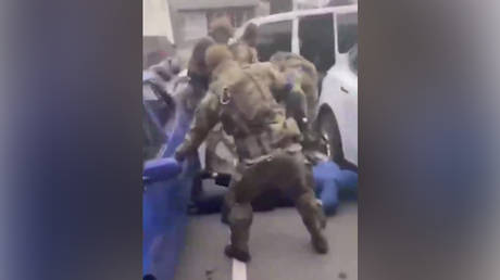 Footage shows Ukrainian troops brutalizing ‘crime bosses’