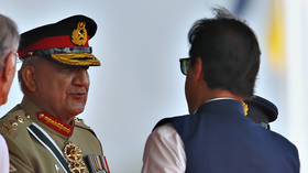 Le chef de l'armée pakistanaise cherche à resserrer les liens avec les États-Unis