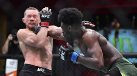La estrella rusa de UFC Yan amenaza con ‘matar’ a su rival en el hotel (VIDEO) — RT Sport News