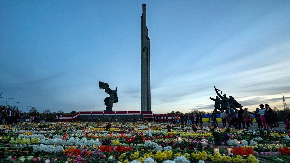 Protests kick off over plans to demolish Soviet memorial