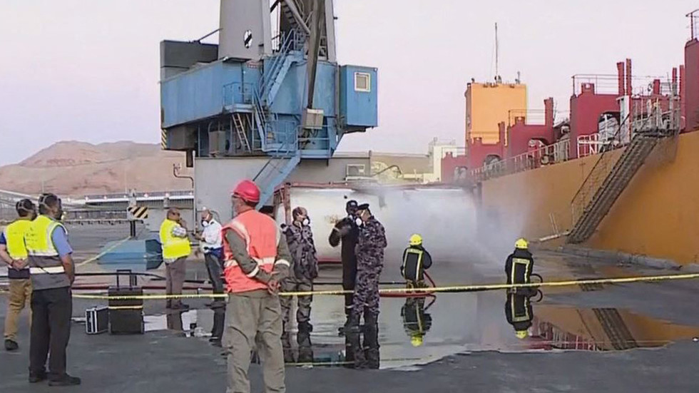 Chlorine gas explosion kills at least ten and injures hundreds (VIDEO)