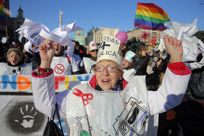 Health public workers stage a protest against government austerity on February 23, 2013 in Madrid. (AFP Photo / Cesar Manso)