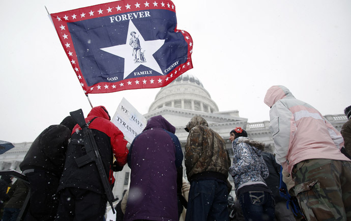 Activists, some armed (L), attend a pro-gun rally as part of the National Day of Resistance, at the state Capitol in Salt Lake City, Utah, February 23, 2013. (Reuters/Jim Urquhart)