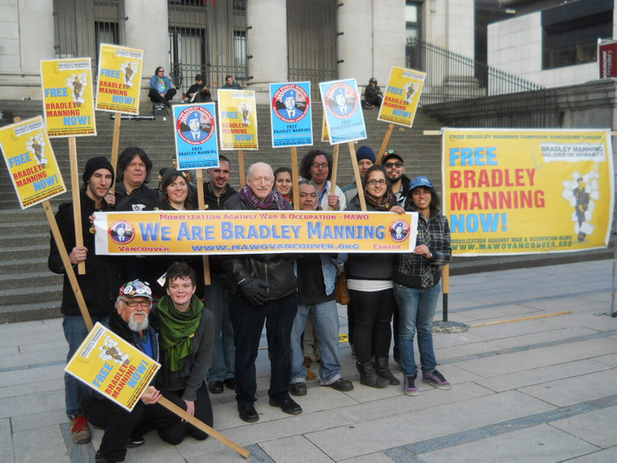 Rally in spport of Bradley Manning in Vancouver Canada. (Image from twitter.com user@chupichupsi)
