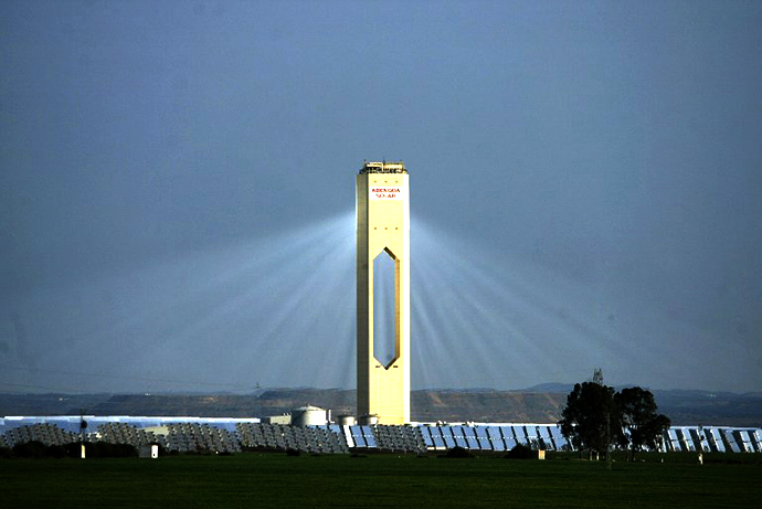 A solar thermal power electric power plant in Sanlucar La Mayor. (AFP Photo / Cristina Quicler)