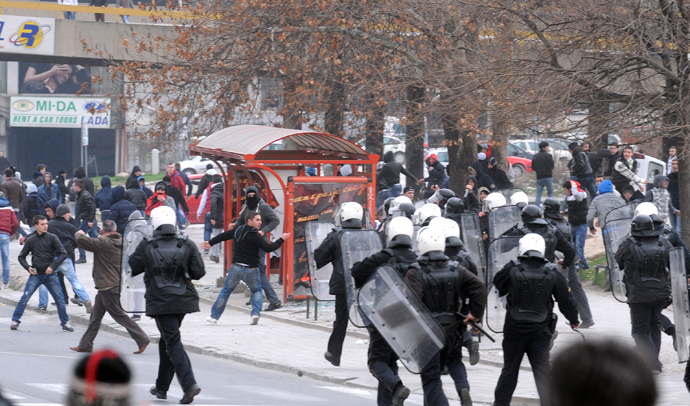 Macedonian riot police clash with ethnic Albanians during a demonstration in Skopje on March 2, 2013 (AFP Photo / Robert Atanasovski)