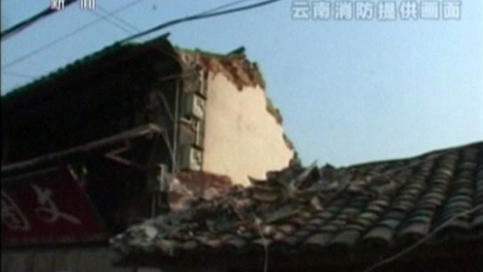 5.5 quake in southwest China injures 30, destroys hundreds of buildings