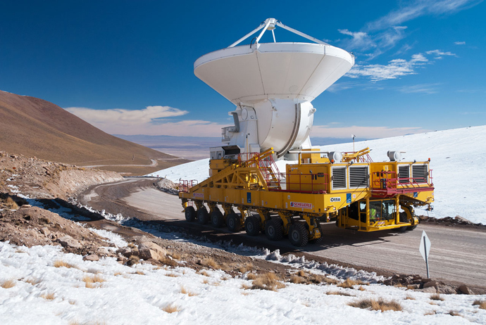 The first European antenna for the Atacama Large Millimeter/submillimeter Array (ALMA) transported to the observatoryâs Array Operations Site. Credit: ESO
