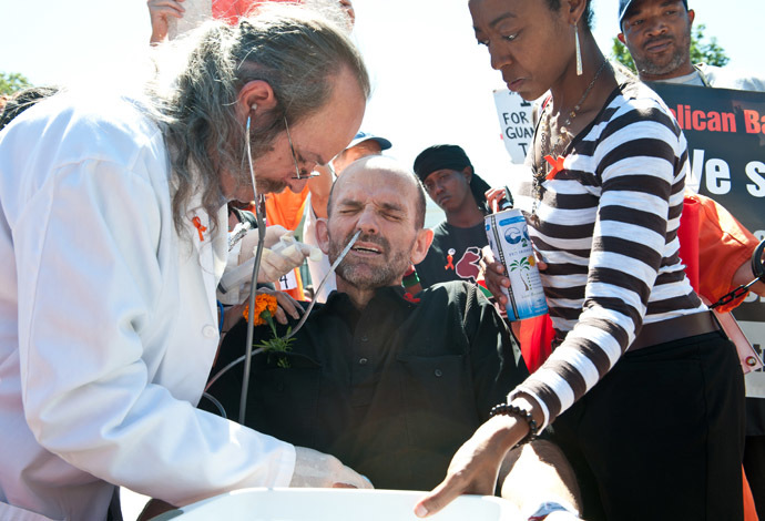 Protester Andrés Thomas Conteris (C) is force-fed by Dr. Terry Fitzgerald (L) during a demonstration in solidarity with hunger-striking inmates at the US prison at Guantanamo Bay, in front of the White House in Washington on September 6, 2013. (AFP Photo/Nicolas Kamm)