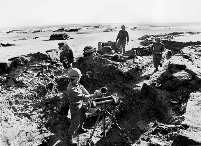 Argentina's army soldiers place a mortar in Port Howard during the Falkland War (Guerra de Las Malvinas) between Argentina and Britain, April, 1982. Some 1,000 people died during the war that began with Argentina's invasion of the disputed Islands on April 2, 1982, and ended with their expulsion by British forces on June 14, 1982.(Reuters / Eduardo Farre)