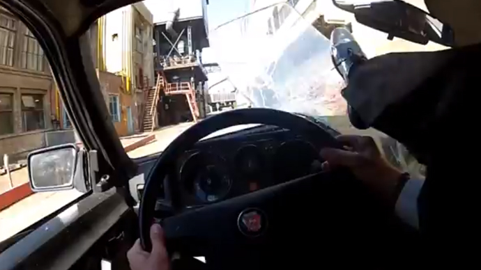 A screenshot from youtube video user@bitingelbows