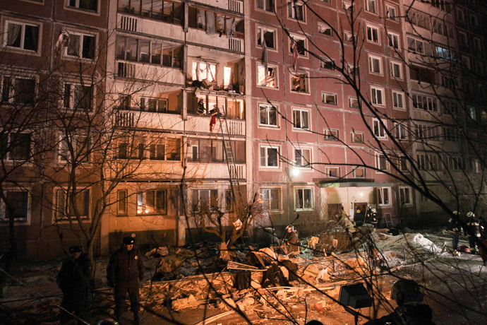 The site of an explosion in a residential apartment building in St. Petersburg at Prospekt Nastavnikov, 6, â 3. (RIA Novosti/Anatoly Medved)