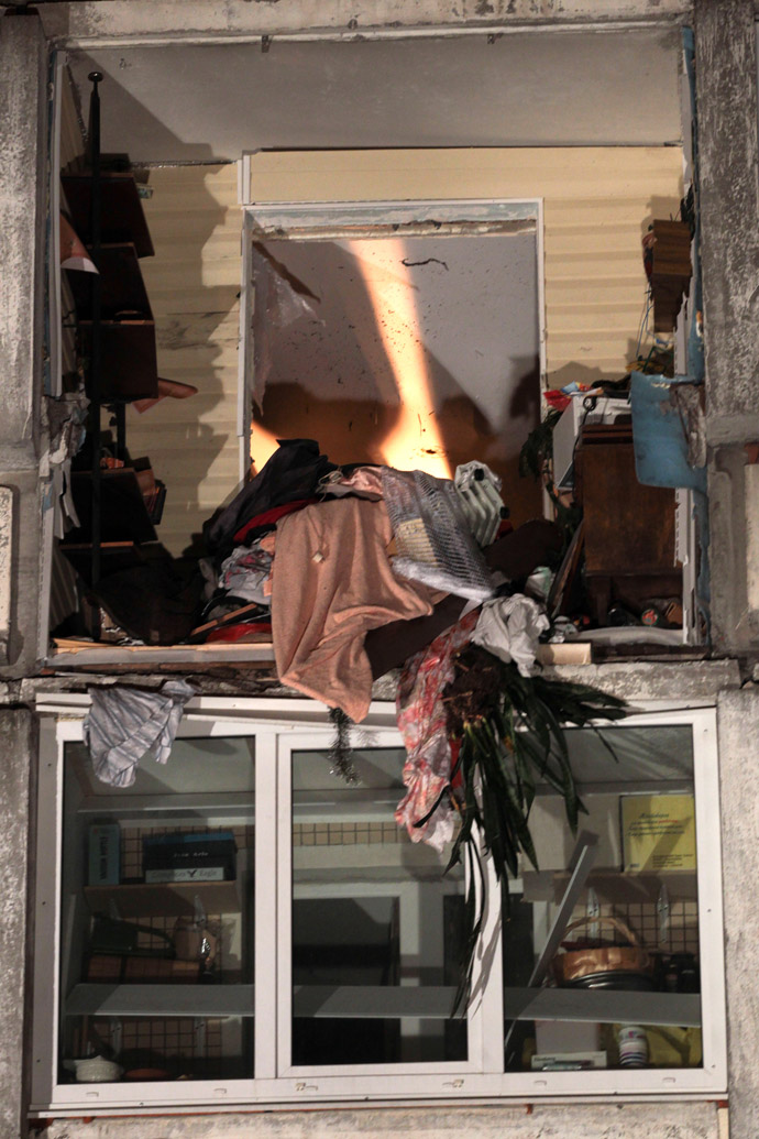 The site of an explosion in a residential apartment building in St. Petersburg at Prospekt Nastavnikov, 6, â 3. (RIA Novosti/Anatoly Medved)