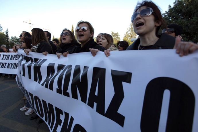 Hundreds of bank workers fearing for their jobs staged a march towards the presidency and the parliament which is to debate to save the island from bankrauptcy. (AFP Photo / Patrick Baz)