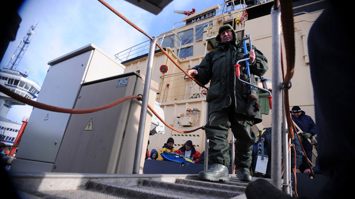 A man rescued from an ice floe disembarks from an emergency service rescue boat in Riga March 29, 2013.(Reuters / Edijs Palens )