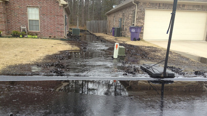 FAA puts no-fly zone over Arkansas oil spill with Exxon employee in charge