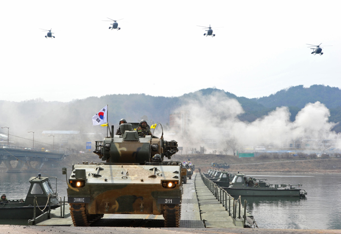 South Korean anti-aircraft armoured vehicles move over a temporary bridge during a river-crossing military drill in Hwacheon near the border with North Korea on April 1, 2013 (AFP Photo / KIim Jae-Hwan)
