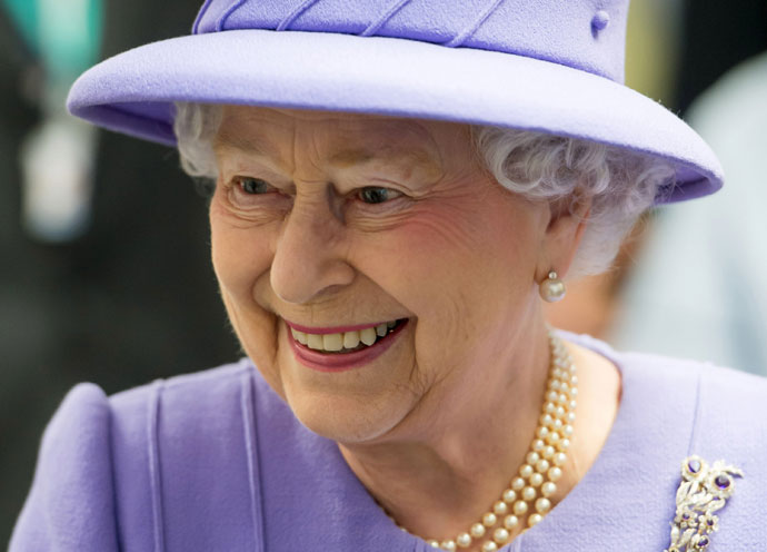 Britain's Queen Elizabeth II meets with staff during a tour of the new Royal London Hospital building in London on February 27, 2013.(AFP Photo / Ian Gavan)