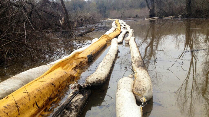 Oil from Exxon spill in Arkansas flowing into wetlands
