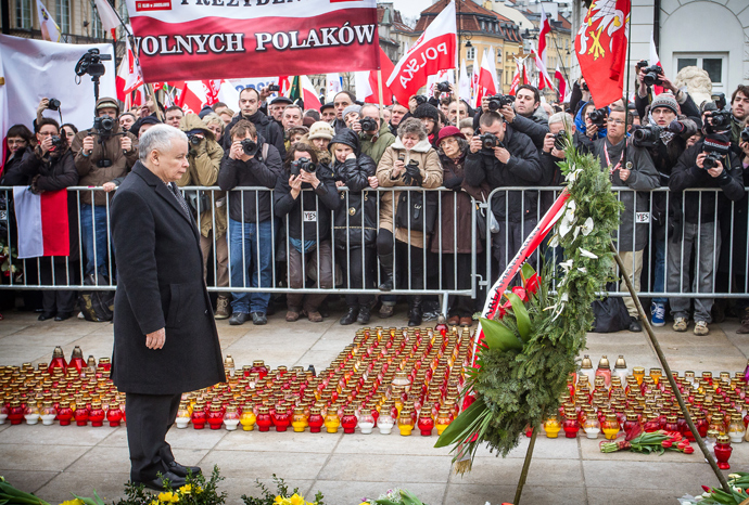 Jaroslaw Kaczynski, leader of Law and Justice party (PiS) and twin brother of late Polish president Lech Kaczynski attends a ceremony marking the third anniversary of the presidential plane crash in Smolensk, in front of the presidential palace in Warsaw, April 10, 2013 (AFP Photo / Wojtek Radwanski)