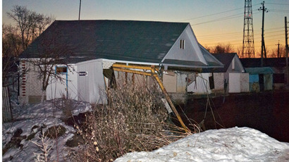Giant sinkhole swallows up old mine in Russia's Urals (PHOTOS)