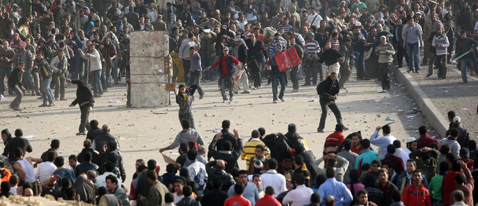 Egyptian anti-government demonstrators (top) face pro-regime opponents (bottom) in Cairo's Tahrir Square where crowds have gathered for a protest calling for the ouster of President Hosni Mubarak on February 2, 2011 (AFP Photo / STR)