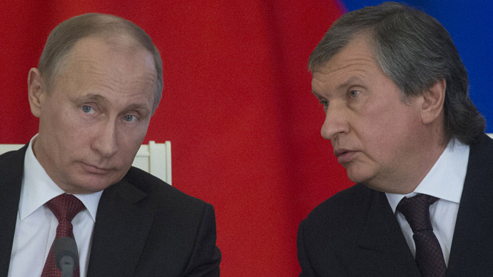Vladimir Putin (L) and Igor Sechin (RIA Novosti / Sergey Guneev)