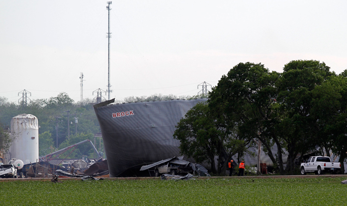 Workers are seen at the site of a fertilizer plant a day after a massive explosion in the town of West, near Waco, Texas April 18, 2013 (Reuters / Mike Stone)