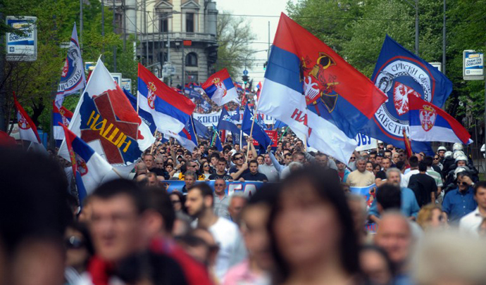 People wave flags as they a protest against an EU-sponsored deal to normalise ties between Serbia and breakaway Kosovo on April 22, 2013 in Belgrade. (AFP Photo / Alexa Stankovic)
