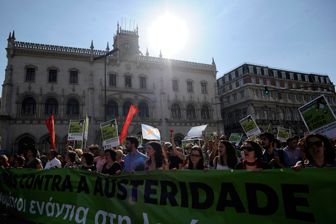 People march in Lisbon's main Liberdade Avenue during the celebration of the1974 Revolution anniversary on April 25, 2013 (AFP Photo / Francisco Leong)