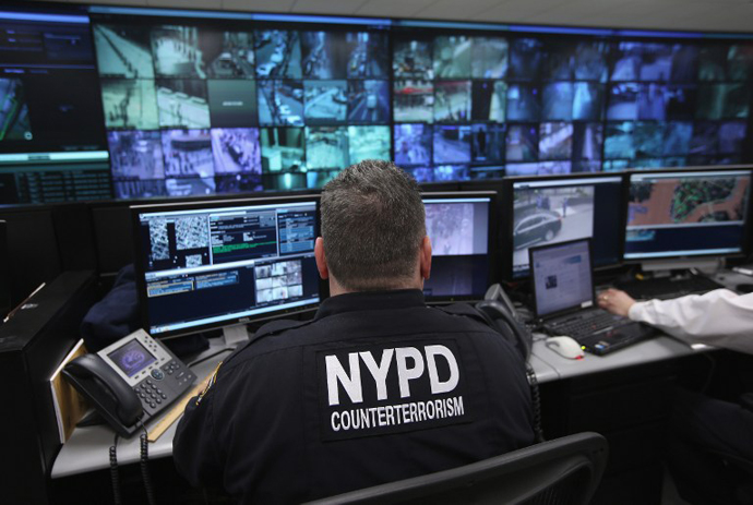 Police and private security personel monitor security cameras at the Lower Manhattan Security Initiative on April 23, 2013 in New York City. (AFP Photo / John Moore)
