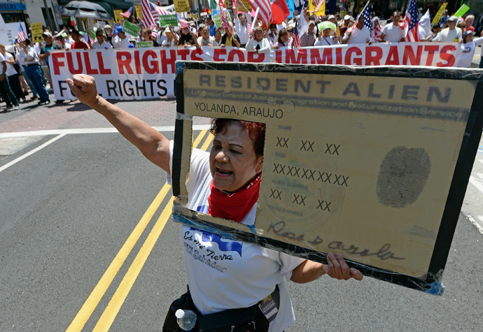 Rosa Araujo participates with thousands of people in the May Day march and rally on May 1, 2013 in Los Angeles, California (Kevork Djansezian / Getty Images / AFP)