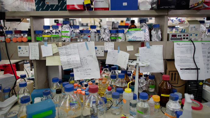Laboratory of Hong Kong University's Department of Microbiology at Queen Mary Hospital in Hong Kong.(AFP Photo / Philippe Lopez)
