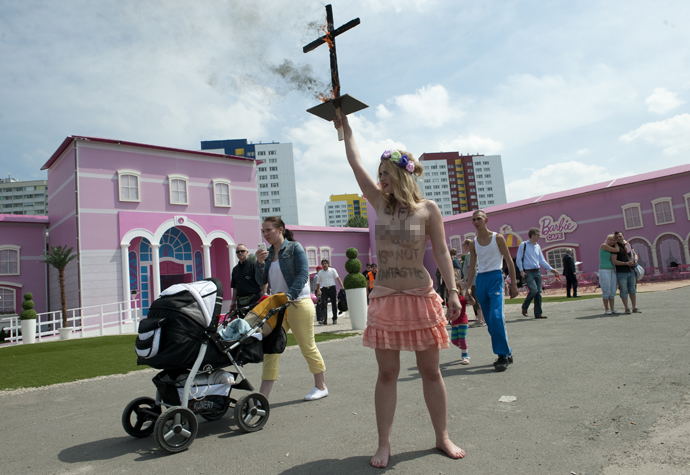 Berlin feminists are mobilizing against the 2,500-square-metre Barbie mansion they call a sexist icon. (AFP Photo / Barbara Sax)