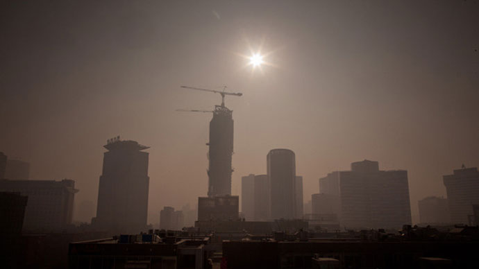 Severe pollution clouds the Beijing skyline on January 12, 2013 (AFP Photo / Ed Jones)