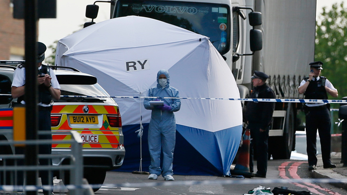 A police forensics officer investigates a crime scene where one man was killed in Woolwich, southeast London May 22, 2013 (Reuters / Stefan Wermuth)