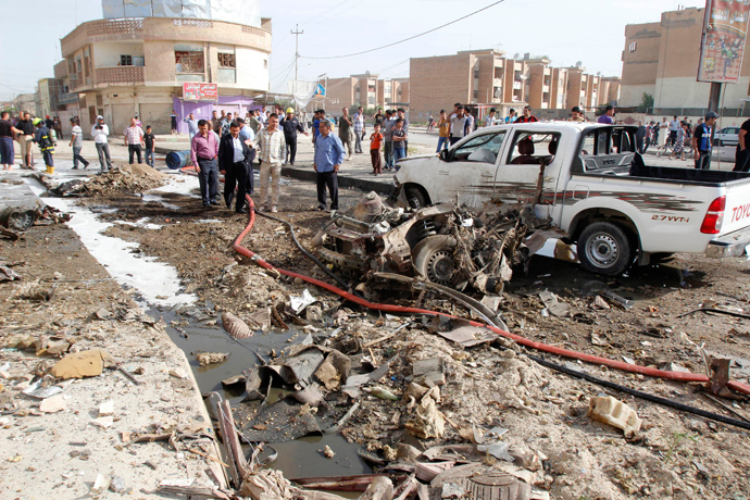 Iraqi security personnel are seen at the site of a bomb attack in Kirkuk, 250 km (155 miles) north of Baghdad, April 15, 2013 (Reuters / Ako Rasheed)
