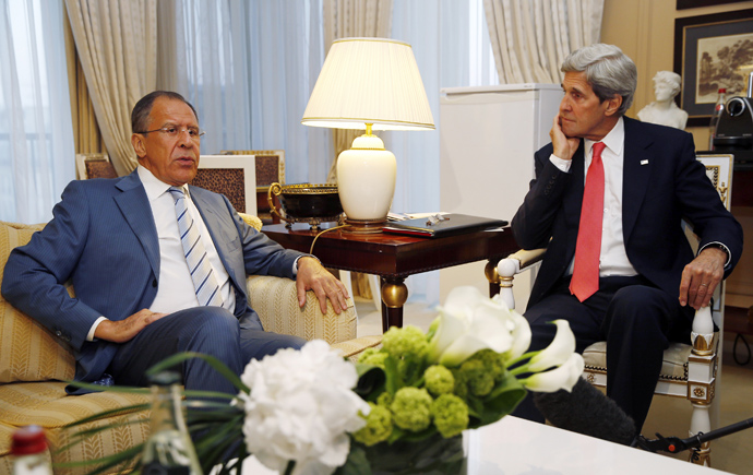 U.S. Secretary of State John Kerry (R) meets with Russian Foreign Minister Sergei Lavrov in Paris on May 27, 2013 (AFP Photo / Pool / Jim Young)
