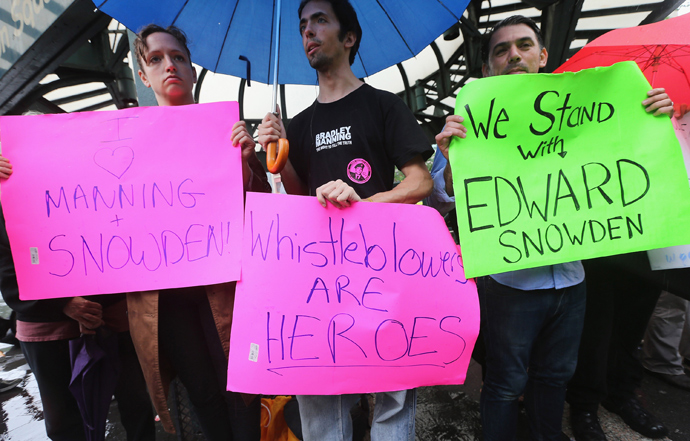 Supporters gather at a small rally in support of National Security Administration (NSA) whistleblower Edward Snowden in Manhattan's Union Square on June 10, 2013 in New York City (Mario Tama / Getty Images / AFP)